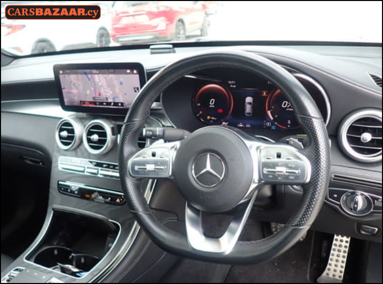 Mercedes-Benz GLC300 AMG Line